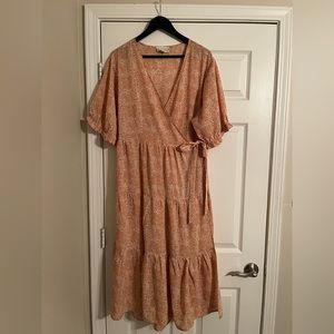 Loveriche. Women’s Wrap Dress. NWOT. Size 3X. Peach/White.